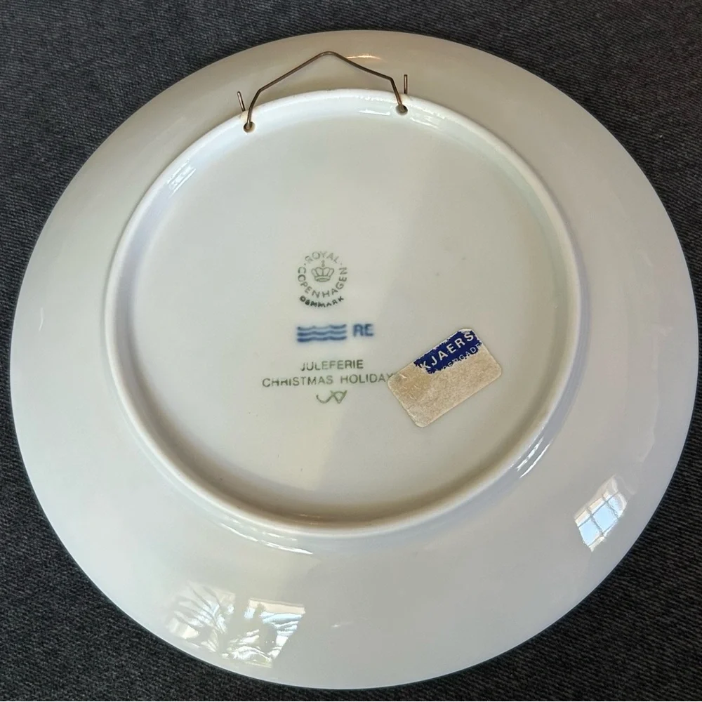 Royal Copenhagen 1986 Christmas Collector Plate